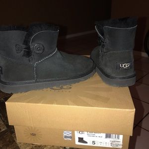 UGG mini bailey button